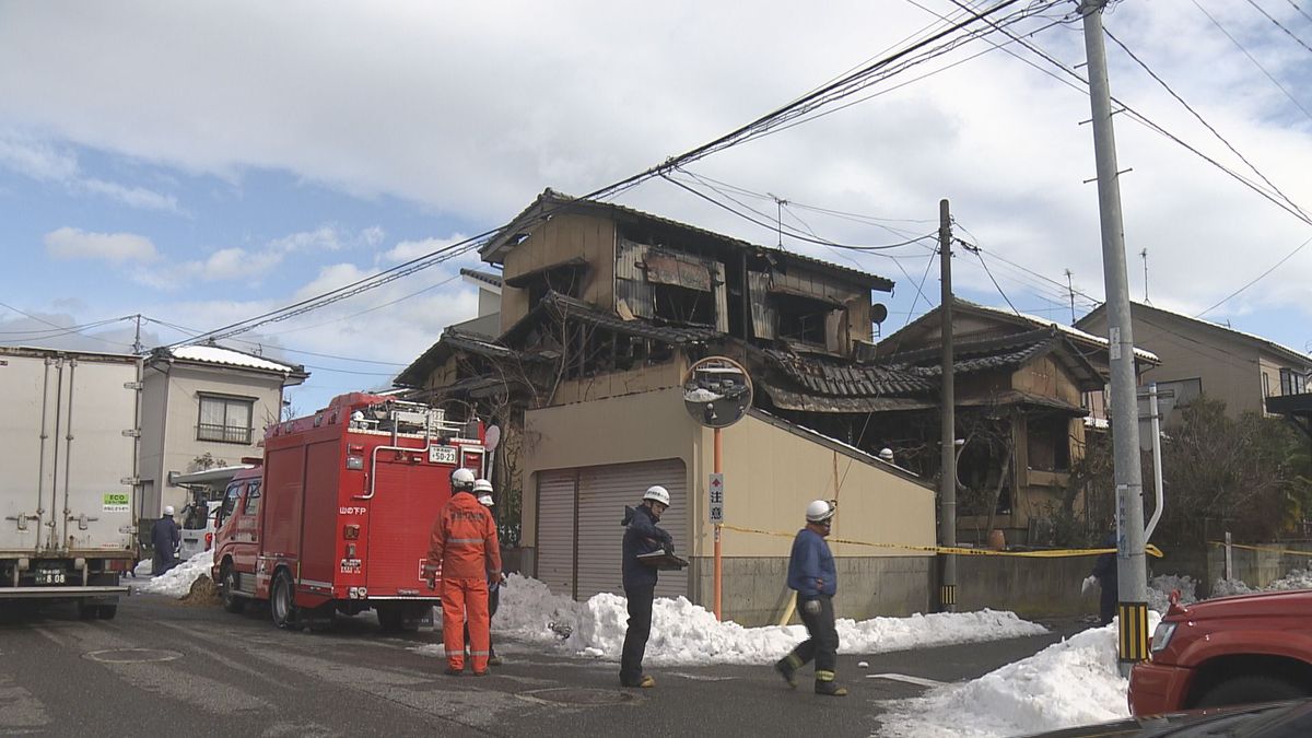 【続報】住宅を焼く火事　焼け跡から2人の遺体　遺体は住人の夫婦と判明《新潟》