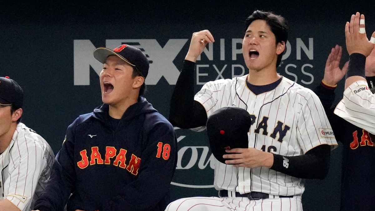 山本由伸投手と大谷翔平選手（写真：AP/アフロ）
