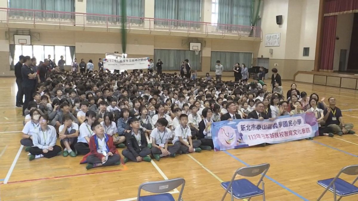 腕相撲や工作で言葉の壁を超えて…鹿屋市の田崎小学校が台湾の小学生と交流