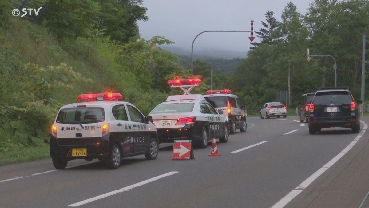 事故があった国道（14日・北海道芦別市）