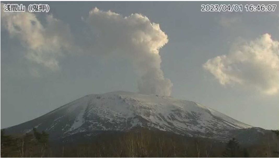 浅間山　火山ガス・地震多い状態続く　気象庁「非常に活発で引き続き警戒」