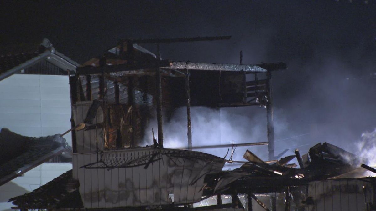 住宅火災 焼け跡から2人の遺体  この家に住む親子か　警察身元の確認を急ぐ  岐阜・養老町