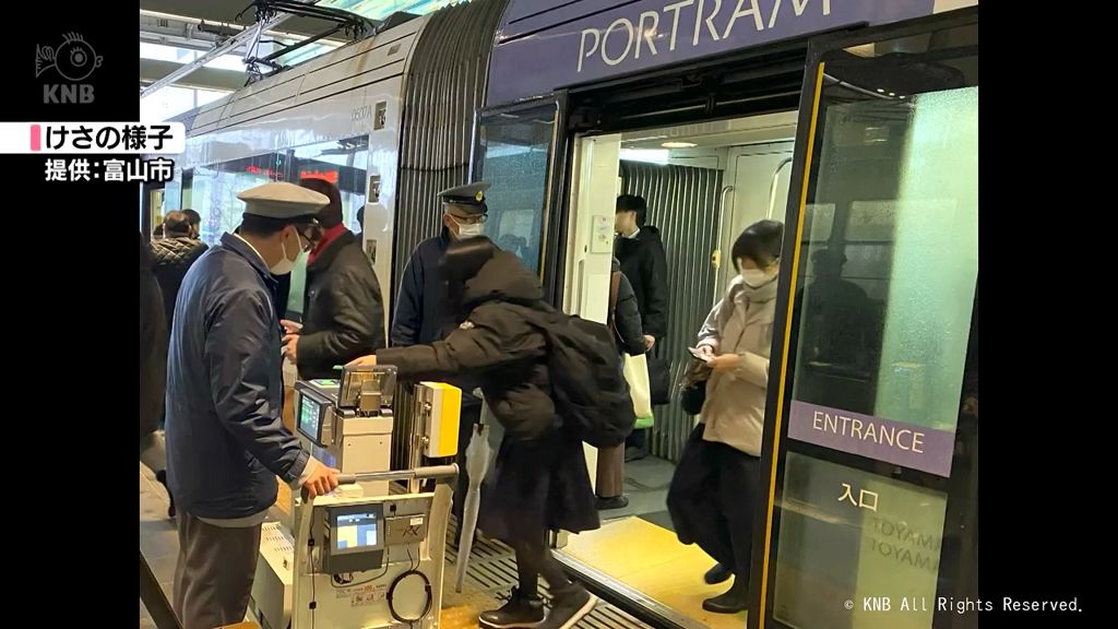 富山港線・富山駅停留所　平日朝の混雑緩和へホームに運賃箱