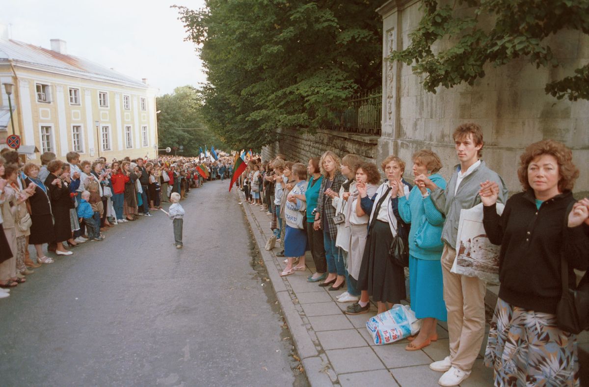 1989年8月「人間の鎖」 エストニア・タリン　写真・TASS/アフロ
