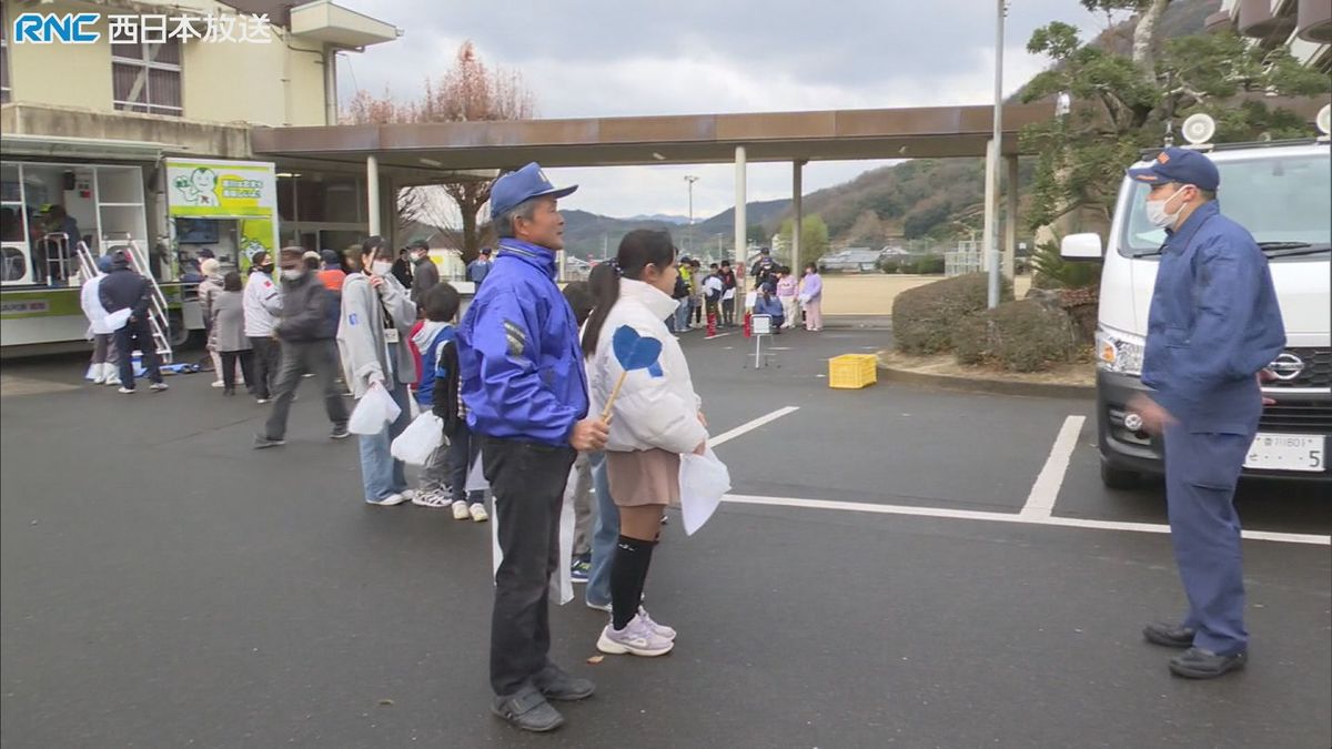 小学校で防災訓練　通信規制時の連絡方法を学ぶ