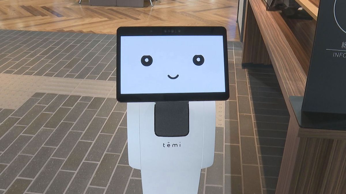 市役所の案内役は“自走型AIロボット” 自治体も人出不足で…愛媛県内で初の試み