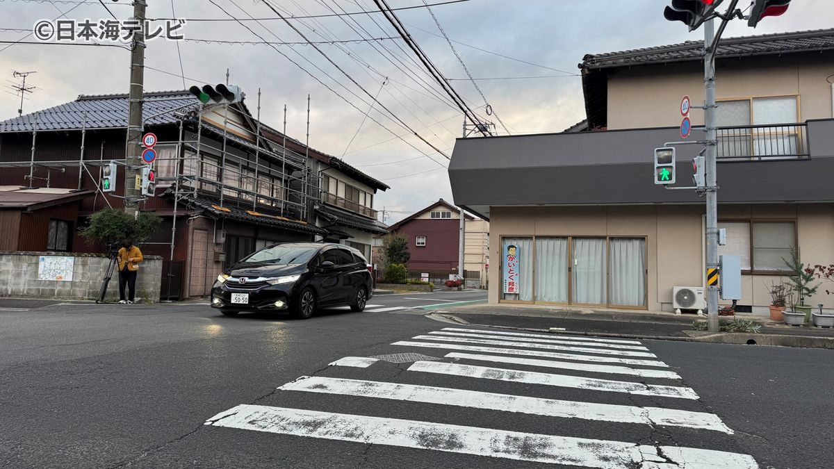 右折しようとしたクレーン付きの8tトラックが横断歩道を渡っていた女性(84)をはねる　頭を強く打って重体の模様　トラックの運転手は現行犯逮捕　島根県松江市