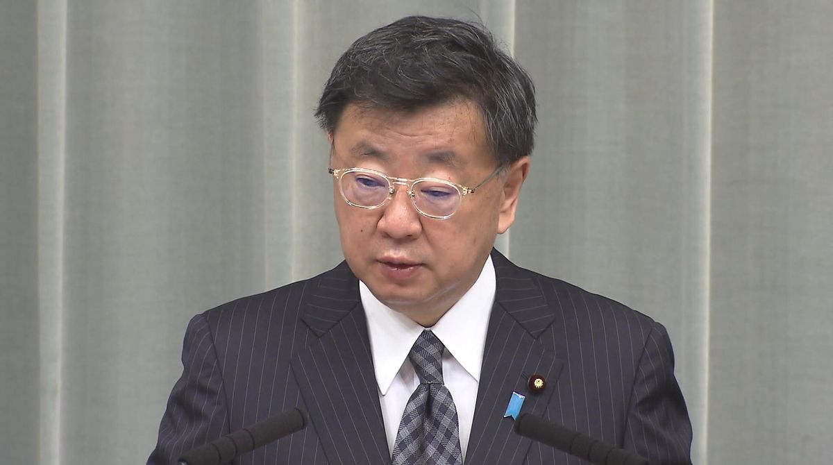 日本側「懇談」韓国側「略式会談」と発表…松野長官「意味することは異なるわけではない」