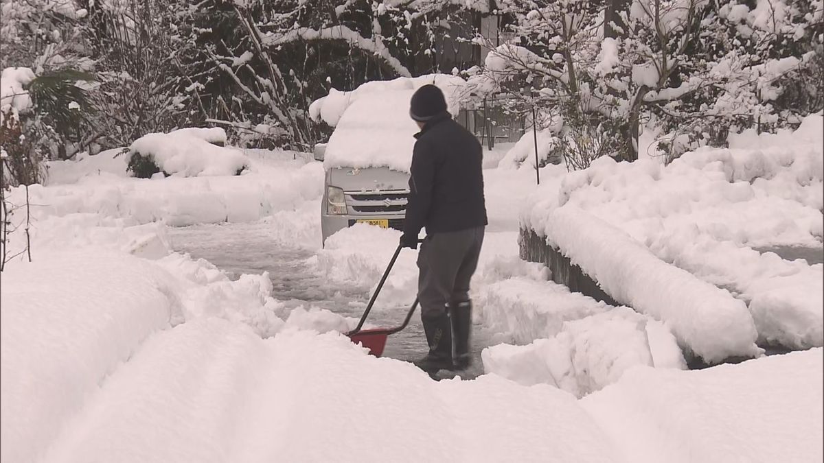 4日から7日頃にかけて大雪に警戒　5日は平地も含め警報級大雪の可能性　4日夕方から24時間降雪予想は最大で平地50センチ、山沿い100センチ 　交通障害や暴風雪などに警戒を《新潟》　