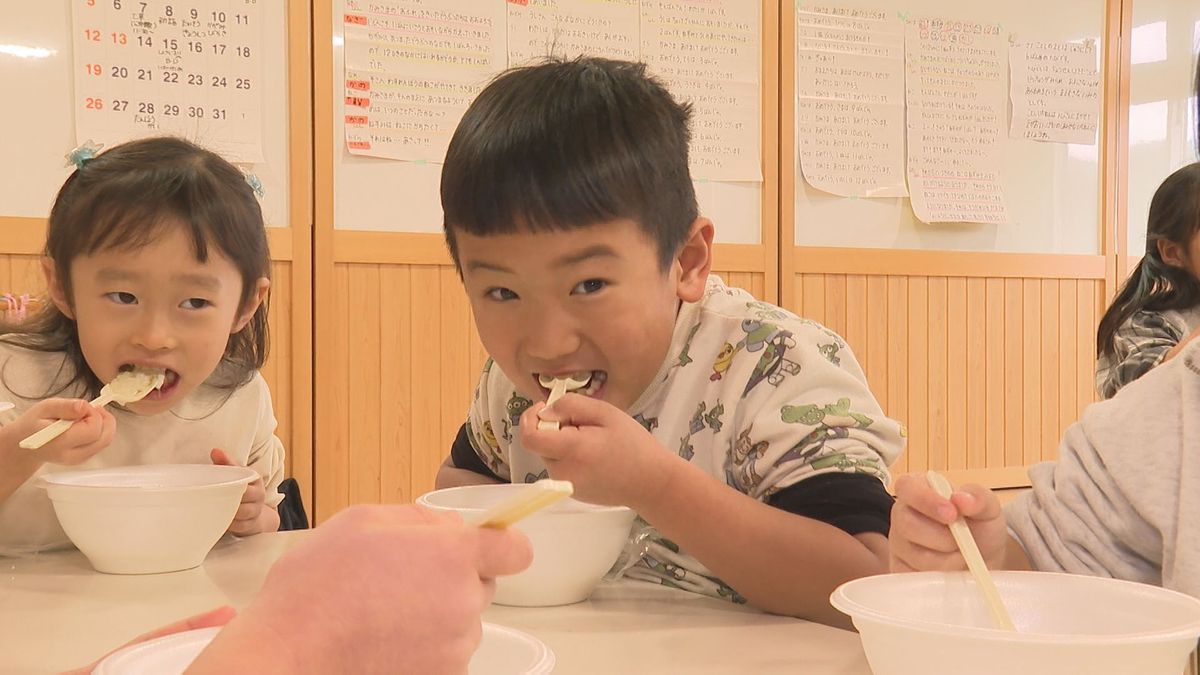 春の七草言えますか？園児たちも「七草がゆ」でポカポカ 1年の無病息災願う 