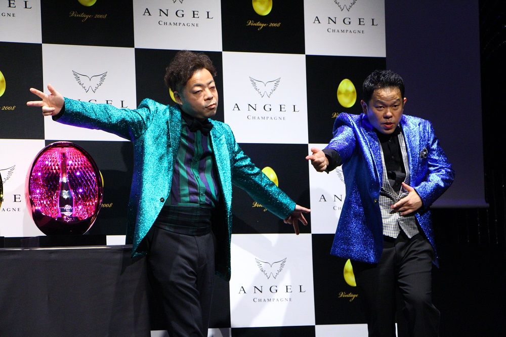 （左から）発表会に登場したダイアンのユースケさん、津田篤宏さん