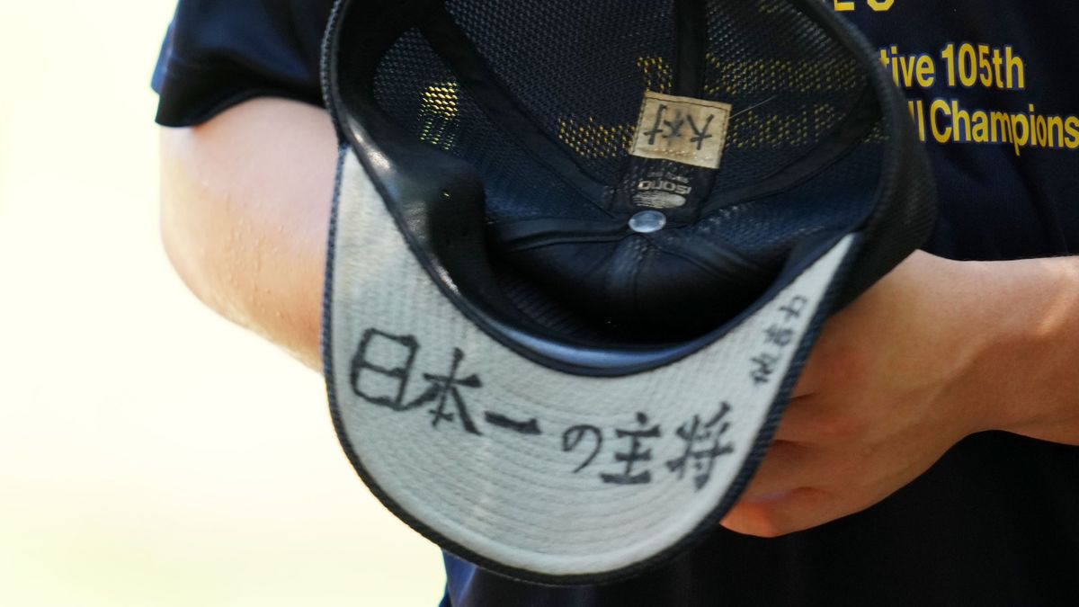 帽子のつばに書かれた文字（写真:日刊スポーツ/アフロ）
