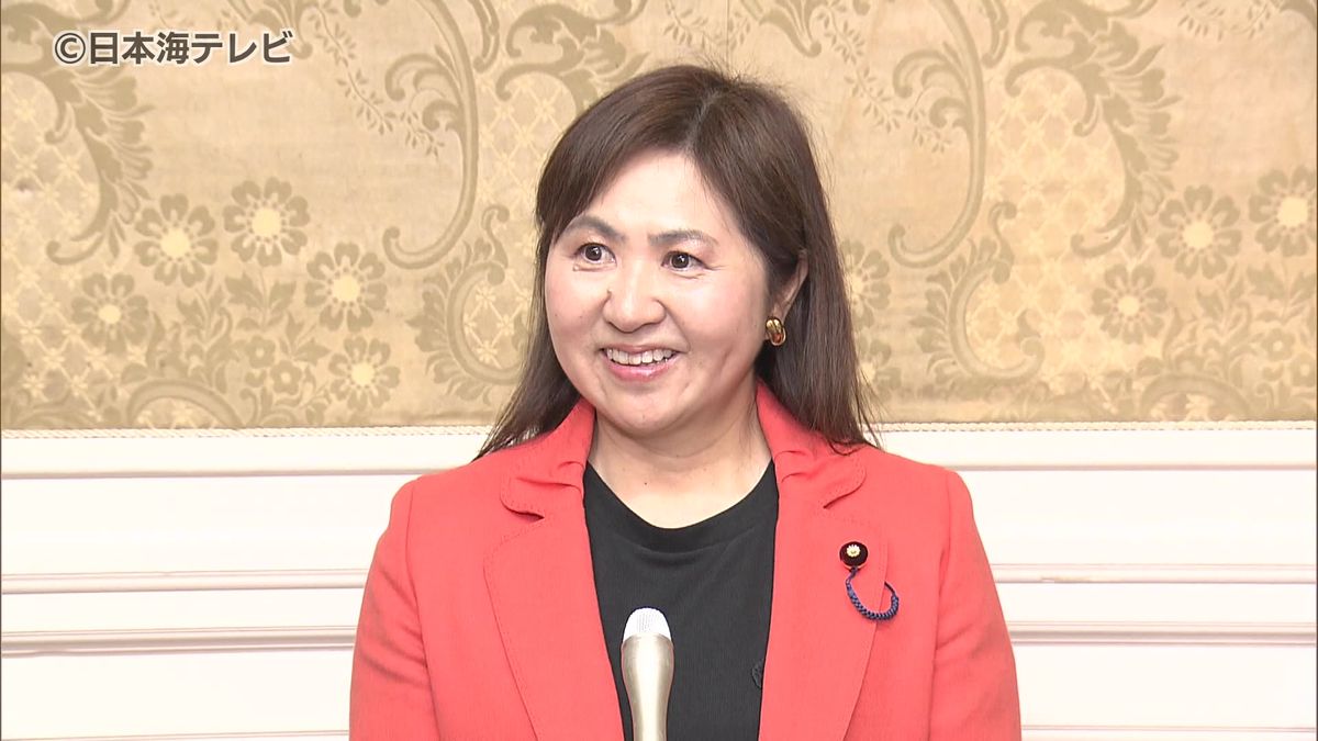 衆議院島根1区の補欠選挙で当選　亀井亜紀子さんが国会に初登院