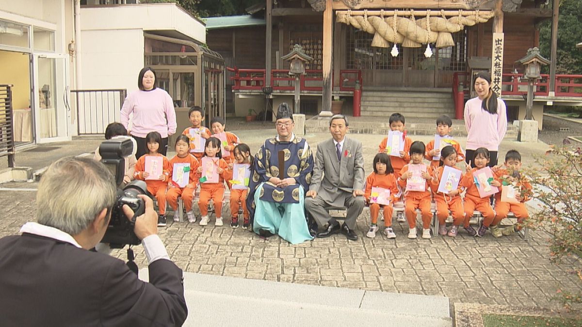 福井市の神社に園児が七五三詣り 今後の健やかな成長を願う