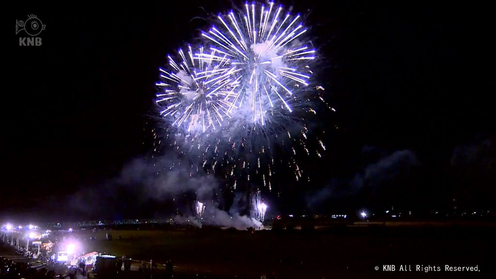 富山大空襲から７９年　追悼と平和の願い　花火に込める　富山市