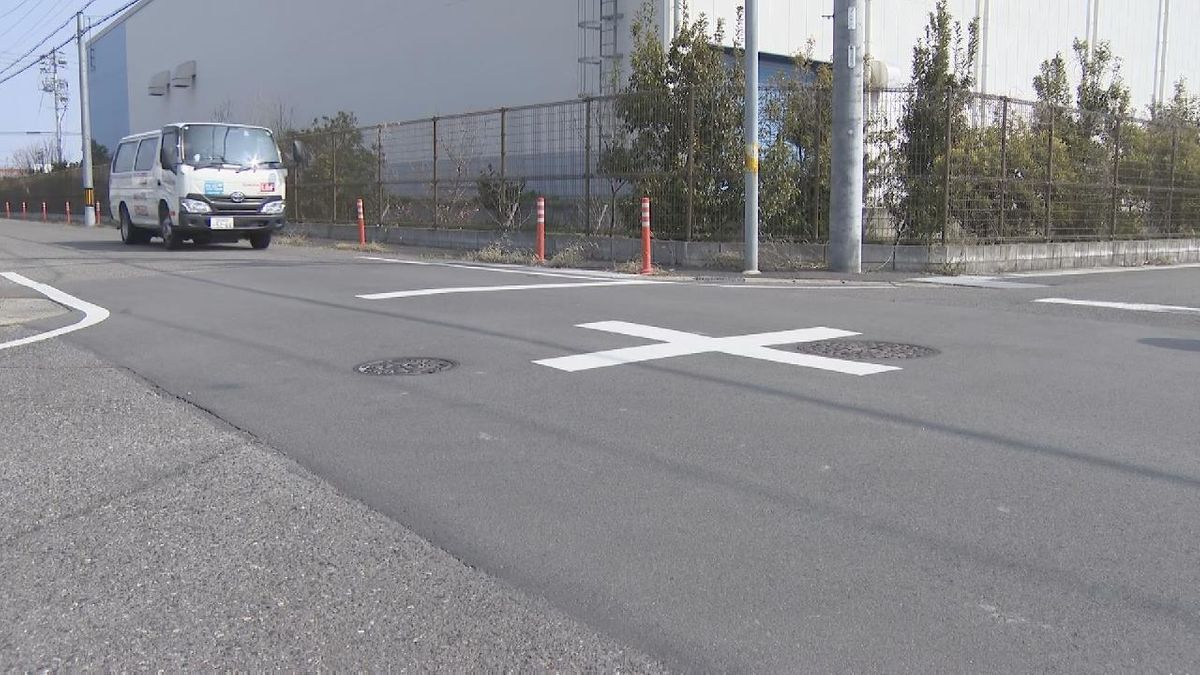 パトカーから逃走した自転車の男子中学生　車と衝突し軽傷　未明に複数人と駐車場に･･･職務質問しようとし逃走　愛知・北名古屋市