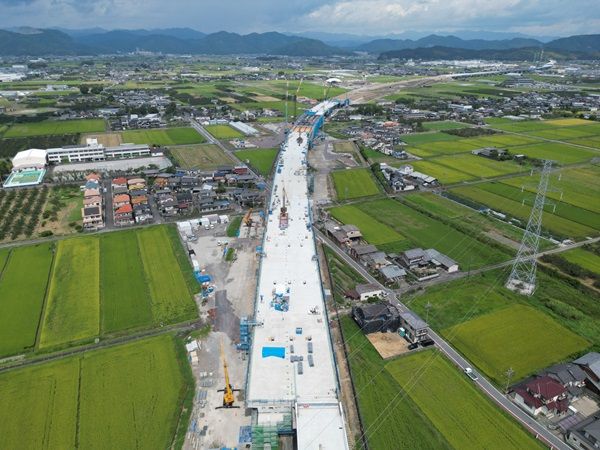 工事中の本巣ＩＣ～大野神戸ＩＣの一区間（中日本高速道路提供）