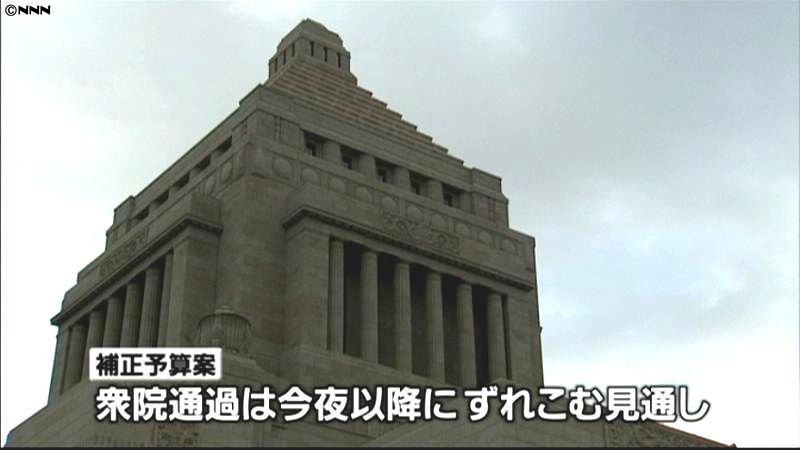 内閣支持率急落、野党側が攻勢強める