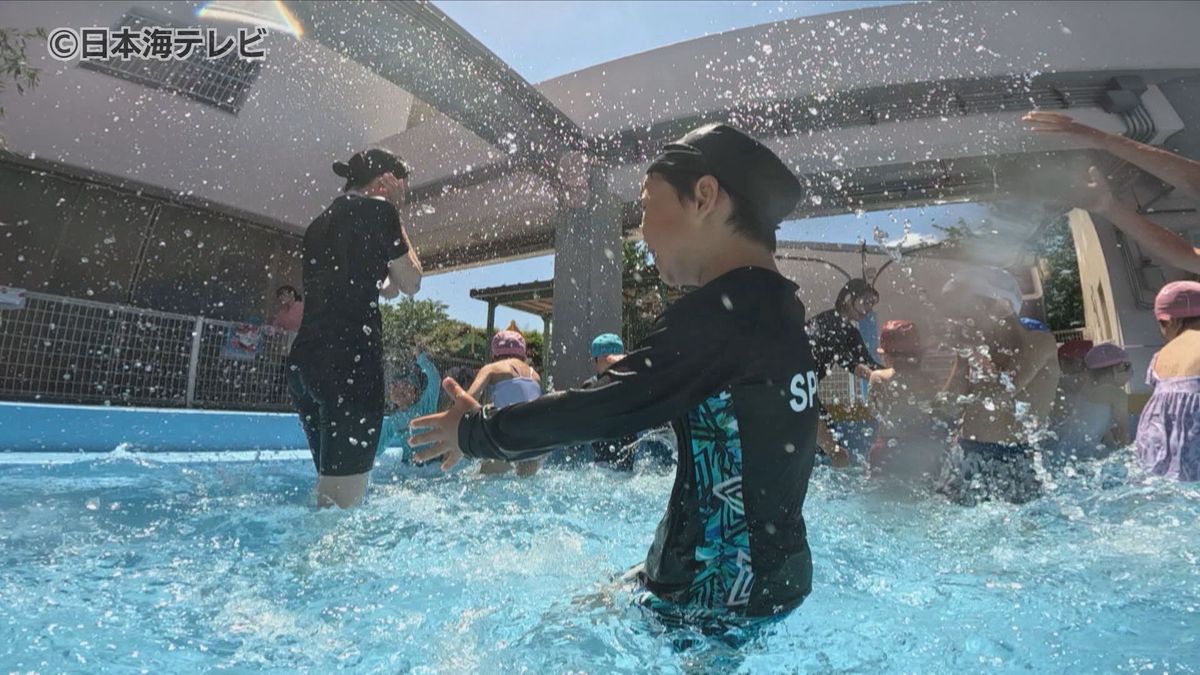 「バシャバシャして楽しかったです」　温水プールに大はしゃぎ　こども園で早くもプール開き　島根県松江市