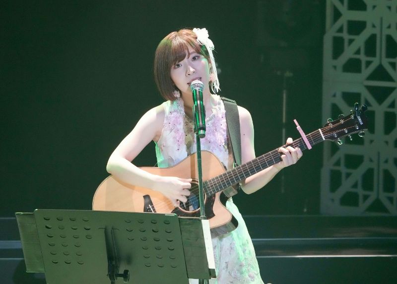岩佐美咲、１０周年公演で全表題曲を熱唱