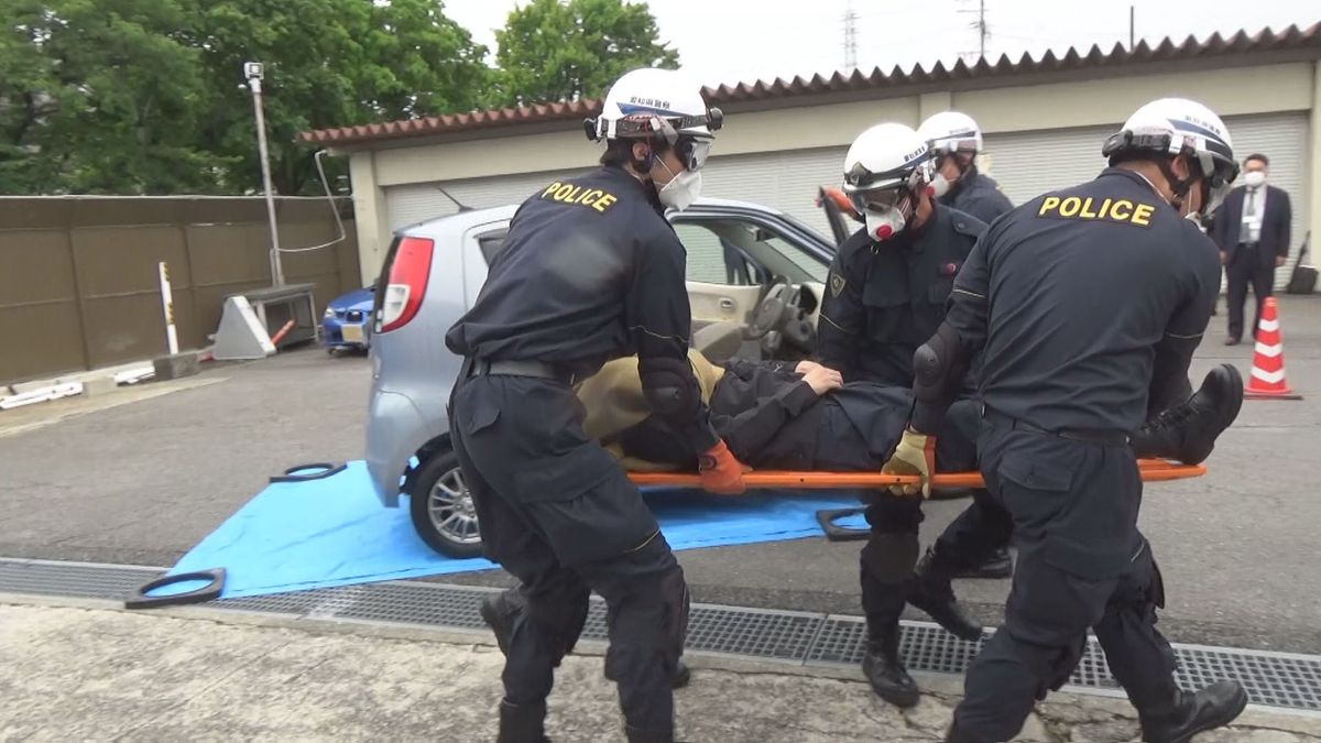 警察署で人命救助訓練公開　事故で車内に取り残された想定　名古屋・守山警察署