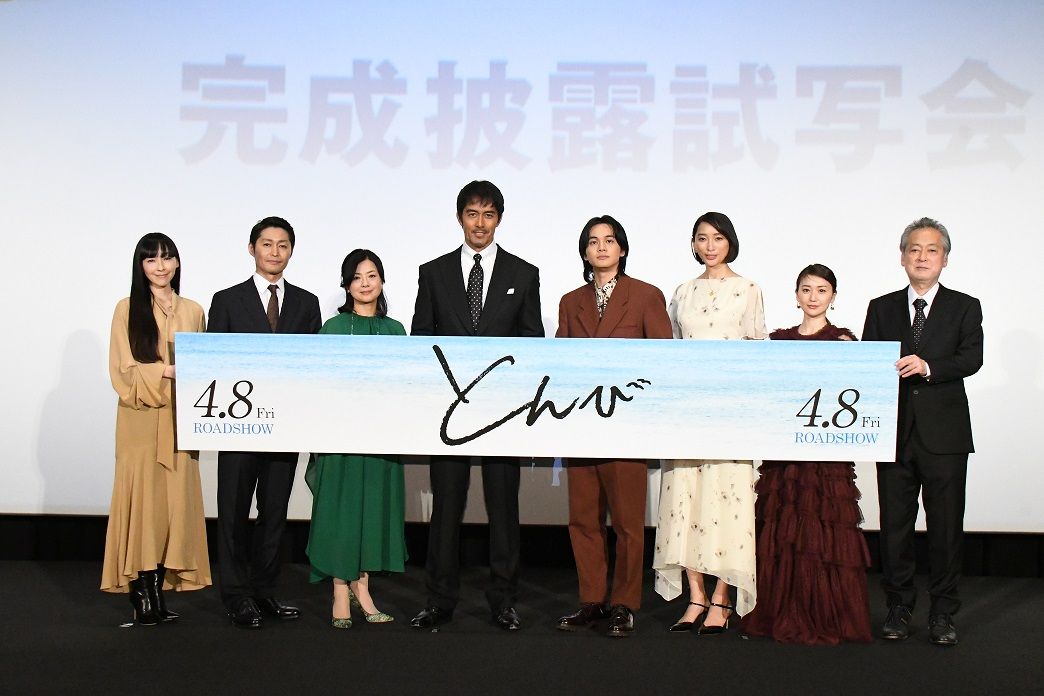 映画『とんび』完成披露舞台挨拶に登場した豪華キャスト