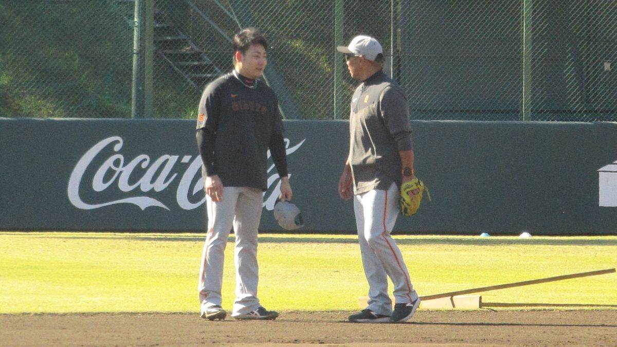 【巨人】秋季練習最終日　丸佳浩は阿部監督とグータッチで打ち上げ