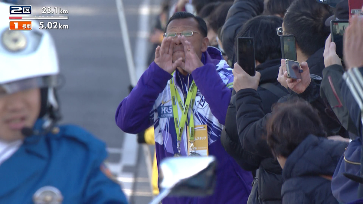 【箱根駅伝】駒澤大学の大八木弘明総監督が沿道から魂の声かけ　2区鈴木芽吹は区間2位の力走