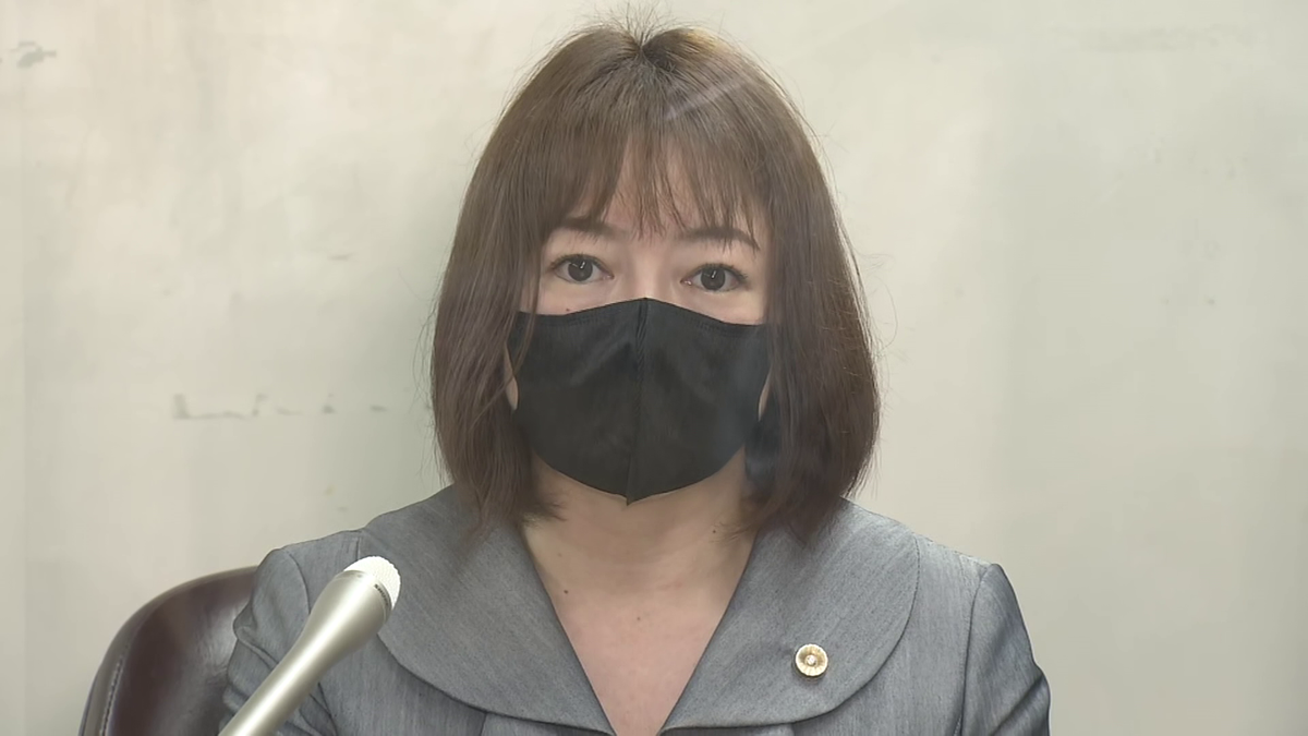被害に遭った青木千恵子さん（45）。実名・顔出しで記者会見に臨んだ。