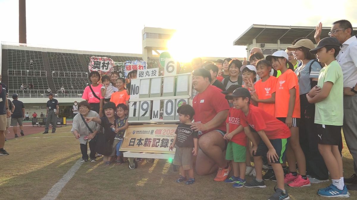 「夢はオリンピックで優勝」　砲丸投げ･奥村仁志選手(大野市出身)　初の19メートル超え、日本新記録　福井の舞台で達成