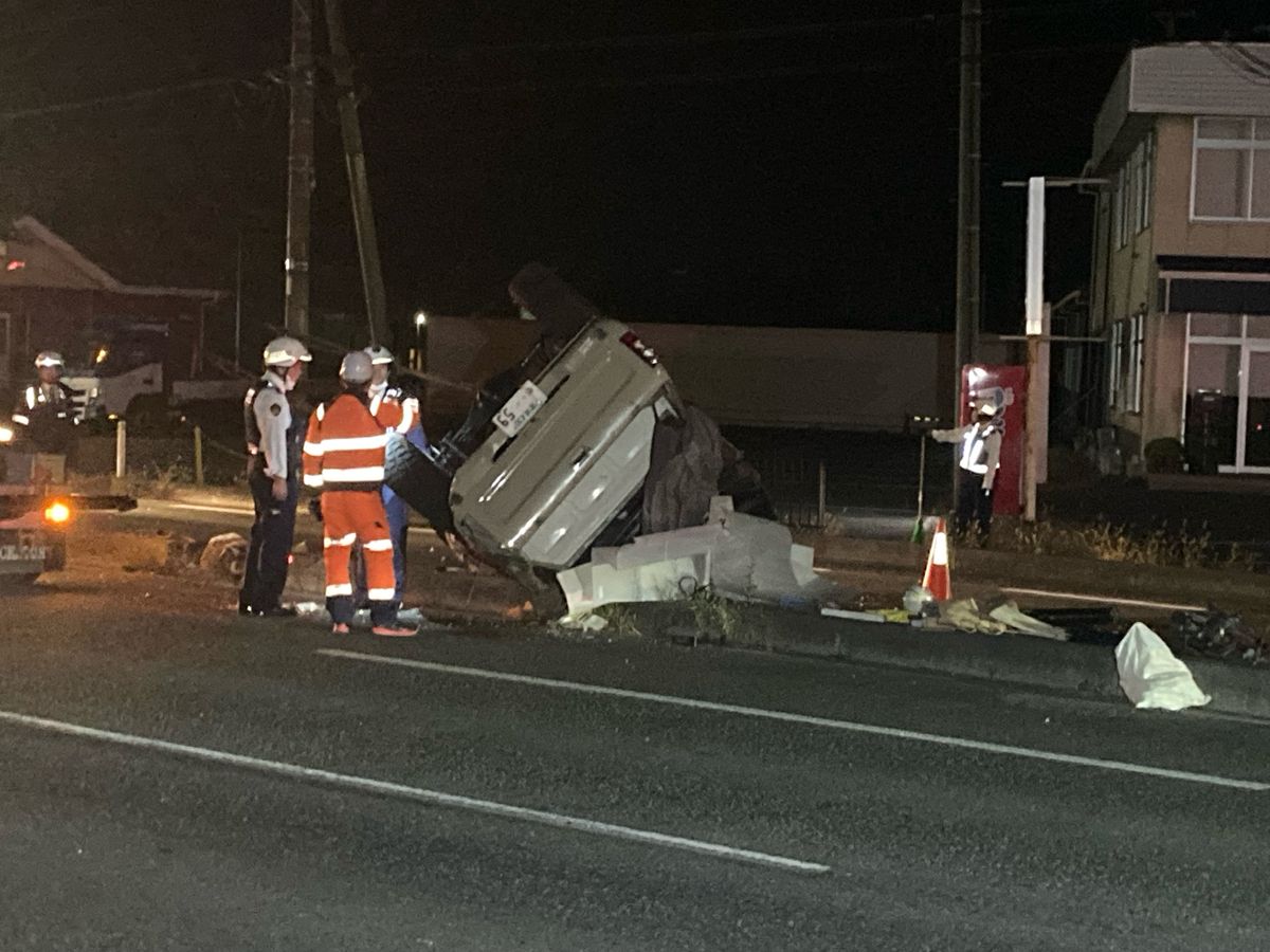 乗用車が横転　国道４号　軽トラックと衝突する事故　運転手の男性が搬送＜宮城・大崎市古川＞