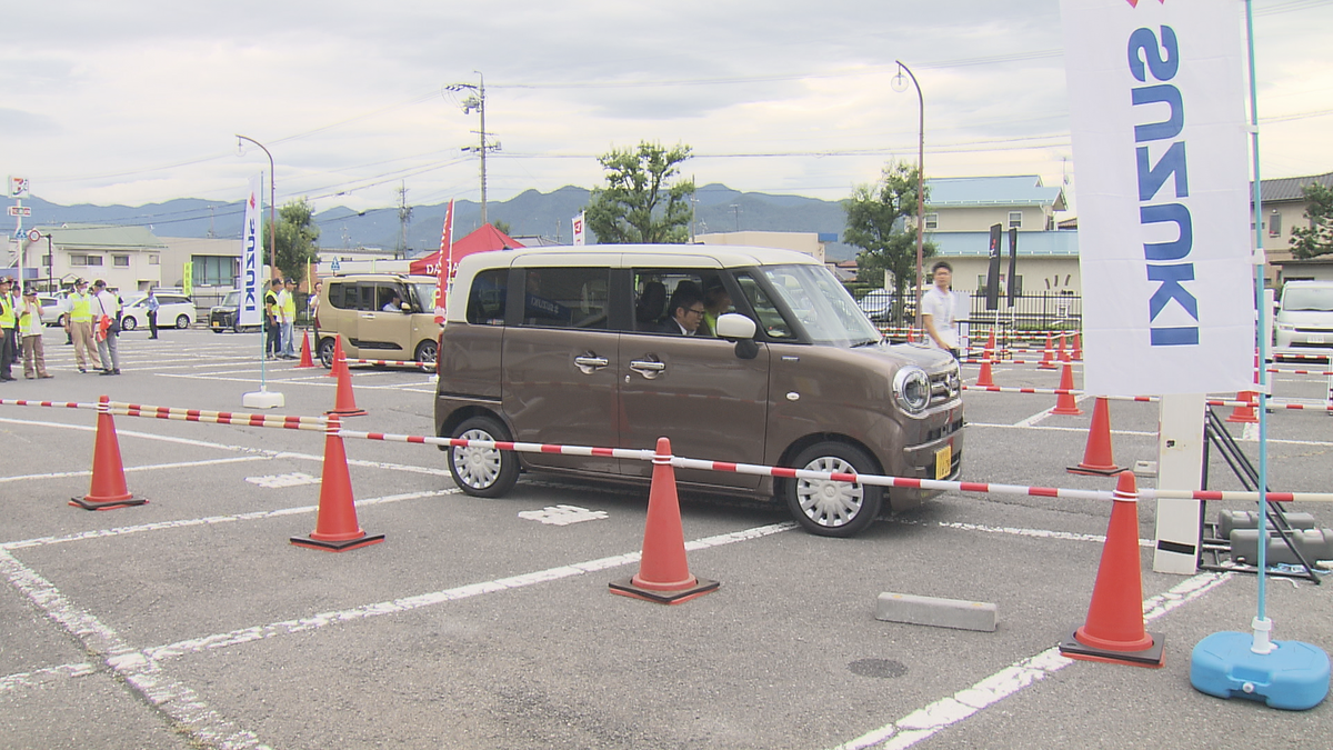 「すごくありがたい装置」　長野市でサポカー体験会　衝突被害軽減の自動ブレーキ機能などに触れる