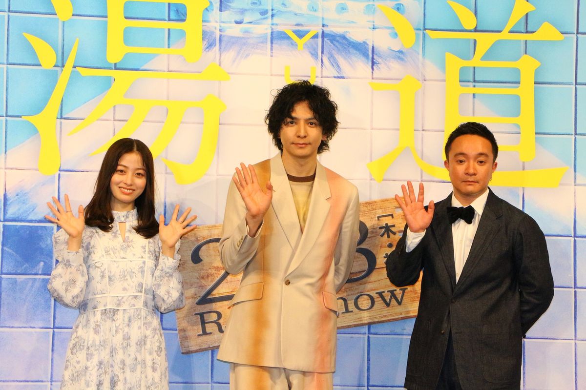 イベントに登場した（左から）橋本環奈さん、生田さん、濱田岳さん