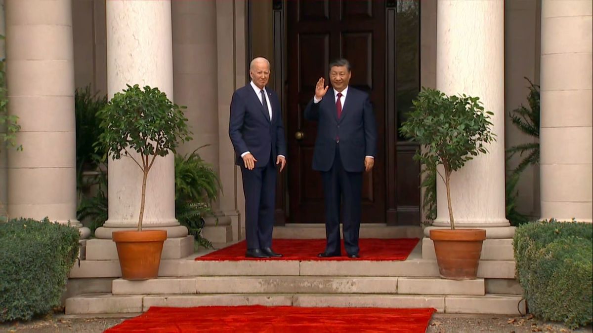 米中首脳会談に臨む米バイデン大統領と中国習主席