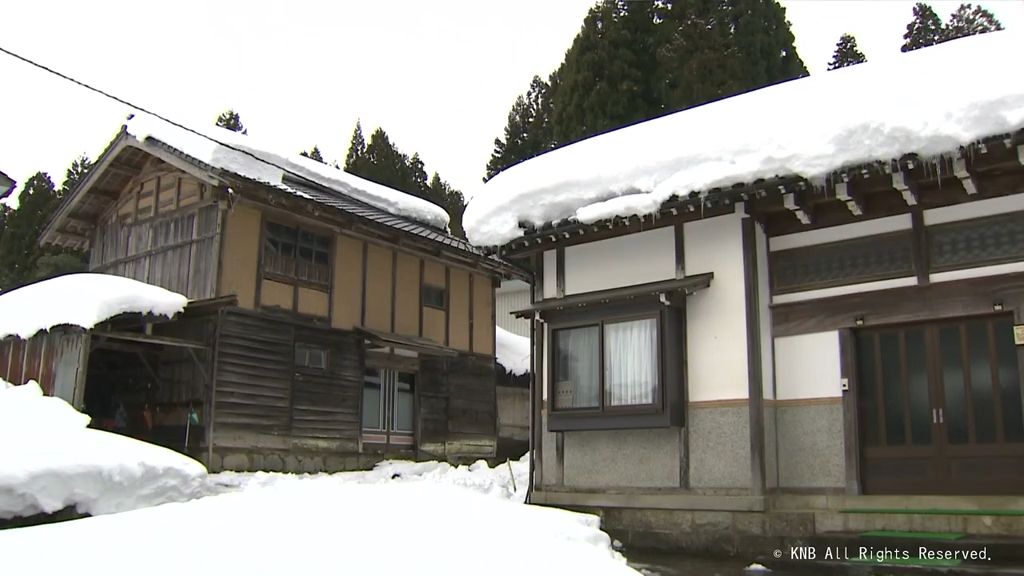 【雪に埋まった状態で発見】　93歳女性死亡　屋根からの落雪の可能性も　魚津市