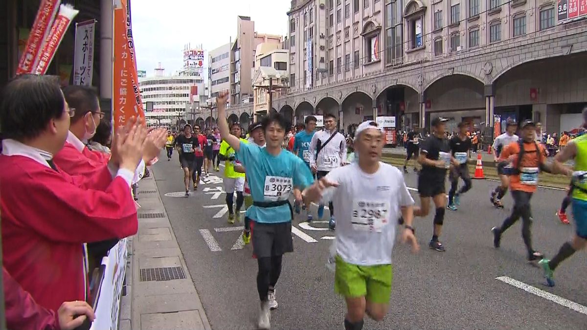 初の「鹿児島マラソン」　１万２千人が参加