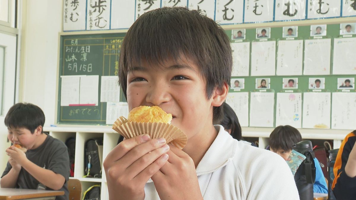 マーマレードの魅力知って 八幡浜市内の小学生たちにマフィンをプレゼント