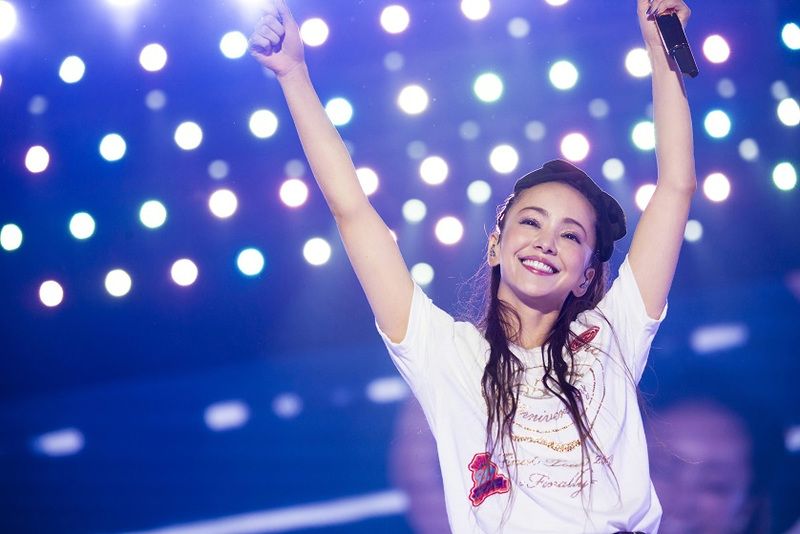 安室奈美恵 定番Xmasソングが1位獲得