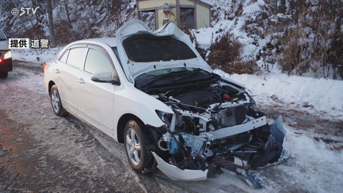 あわや大惨事も…走行中トレーラーのタイヤが外れ対向車の前部に衝突…けが人なし　北海道の国道