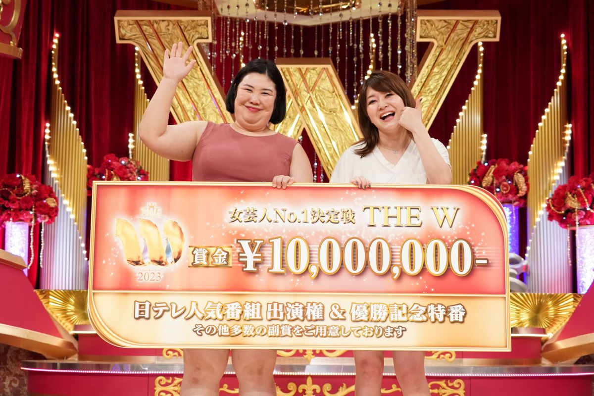 『THE W』で優勝した紅しょうが　（左から）熊元プロレスさん・稲田美紀さん