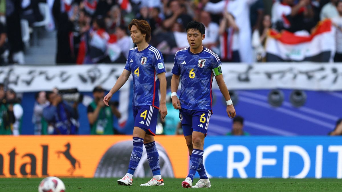 2失点目を許したサッカー日本代表(写真：ロイター/アフロ)