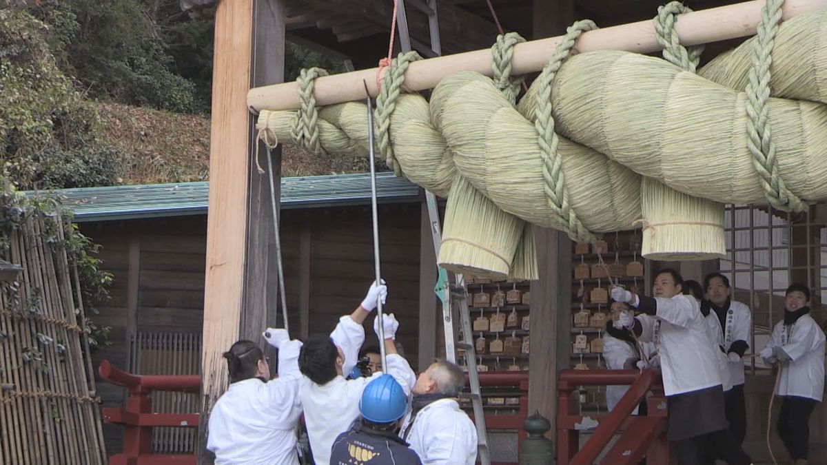 重さ250キロ　恒例の巨大しめ縄の掛け替え　「穏やかな1年に」願いを込めて　出雲大社福井分院（福井市）