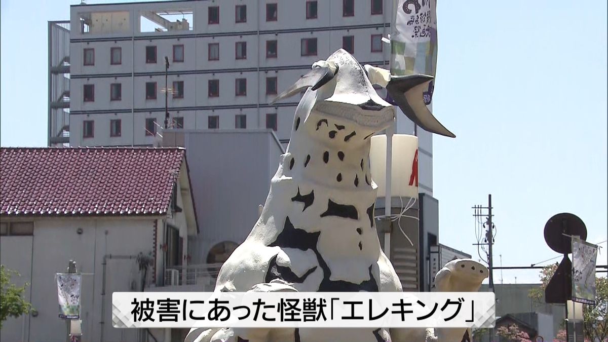 怪獣の像が角を折られる　福島・須賀川市