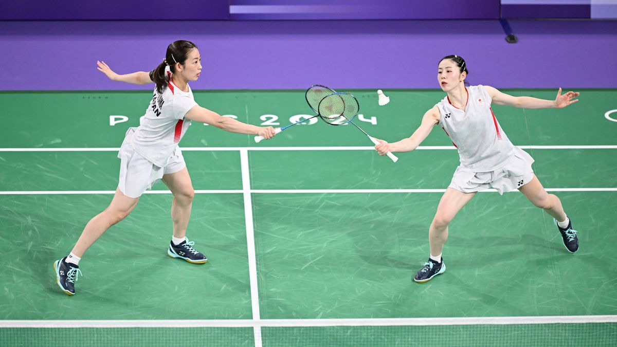 バドミントンのシダマツペア(左)松山奈未選手(右)志田千陽選手(写真：松尾/アフロスポーツ)