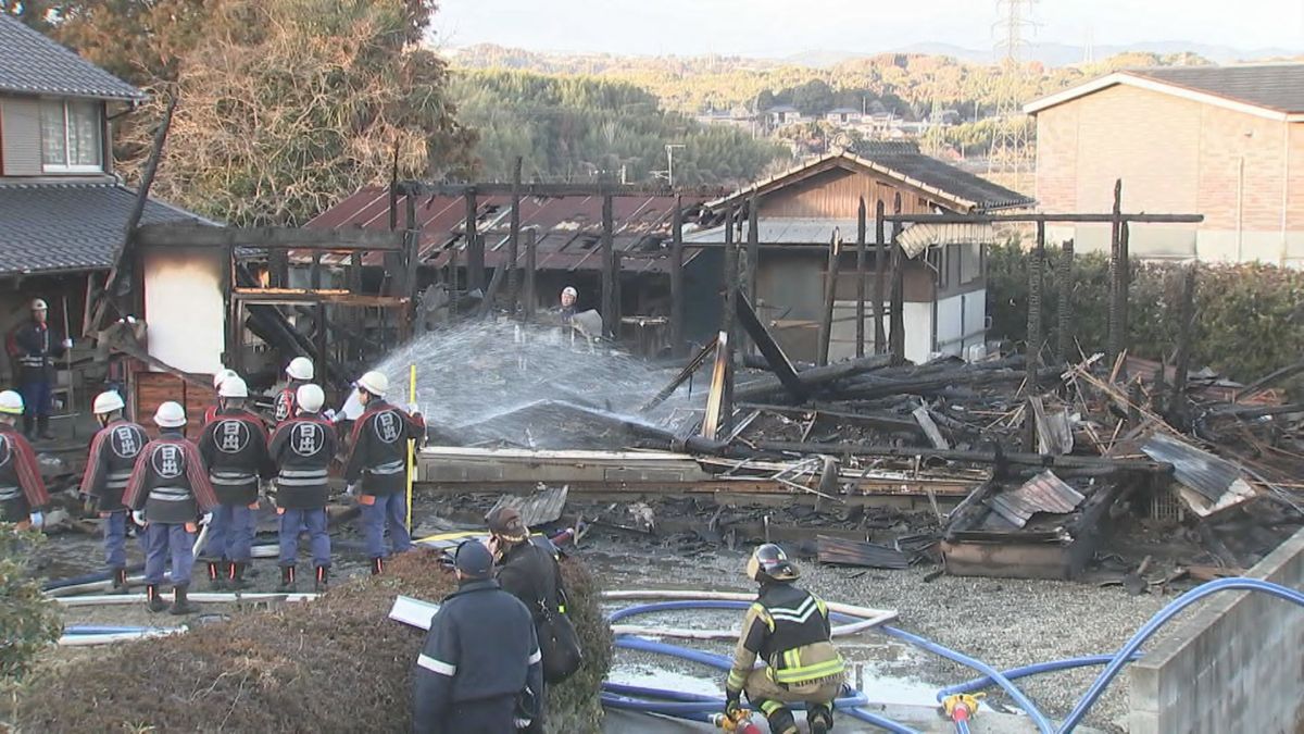 日出町で住宅1棟全焼　敷地内の倉庫などにも一部燃え移る　大分