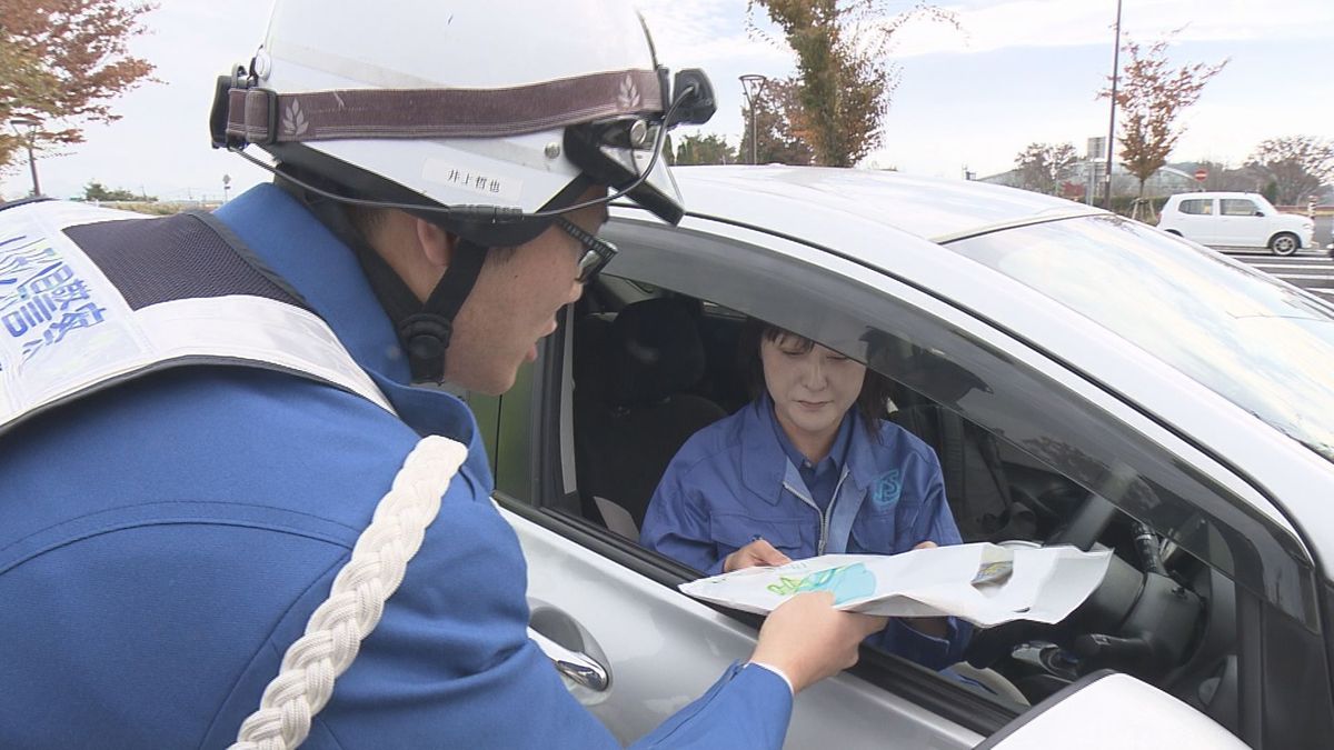 近づく降雪期 高速道で冬用タイヤの早期装着呼びかけ　山形自動車・道寒河江サービスエリアで