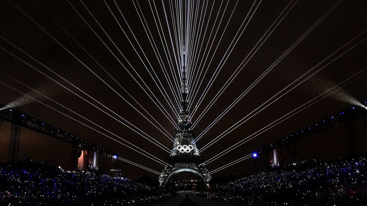 「屋外で実施する試みは素敵だ」現地海外記者が称賛したパリ五輪の開会式