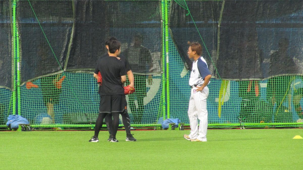 【ヤクルト】田口麗斗が古巣にご挨拶　投手陣練習する外野まで足運ぶ