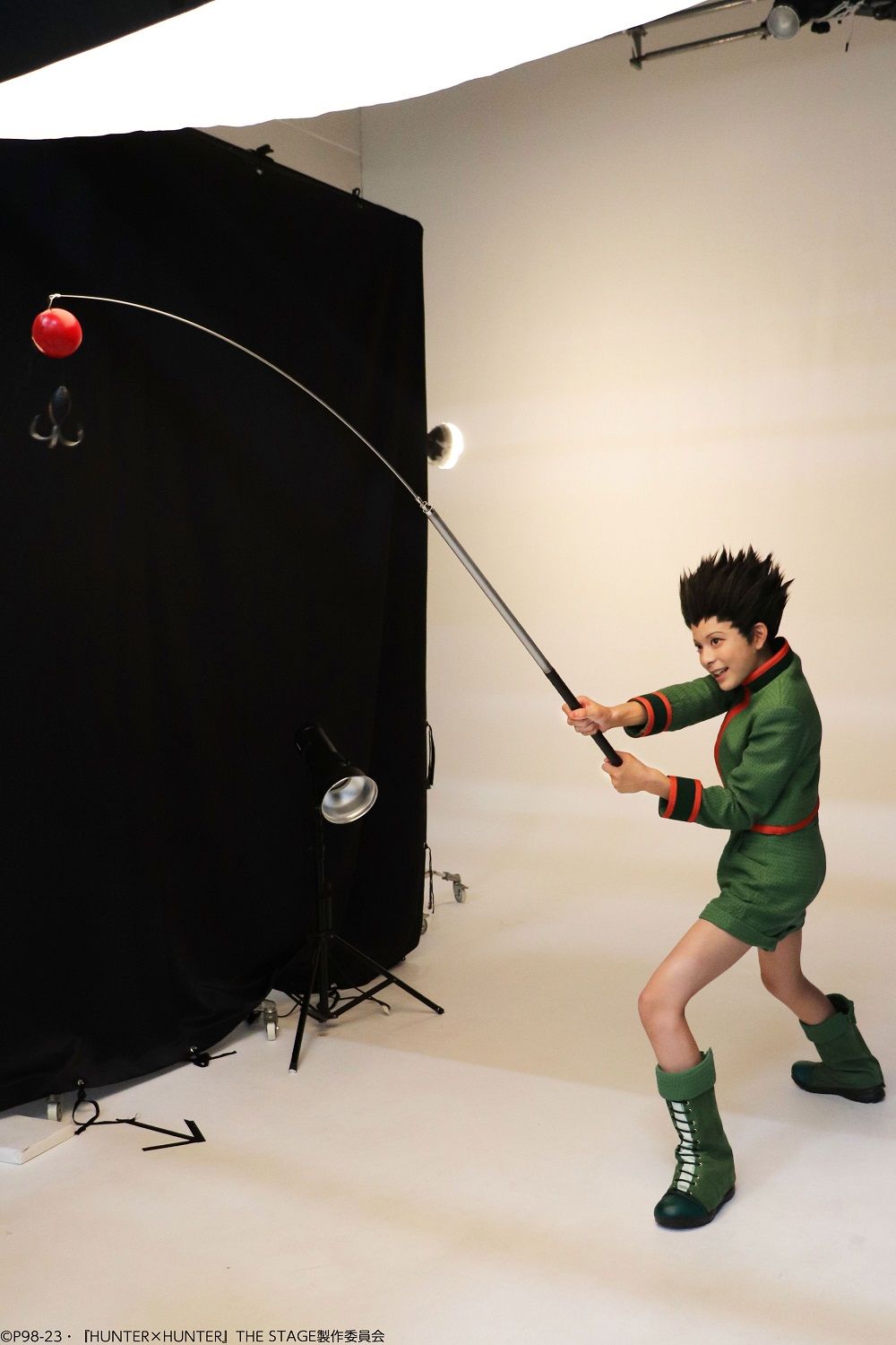 舞台『HUNTER×HUNTER』 ゴン＆キルア撮影の裏側公開 小道具駆使して