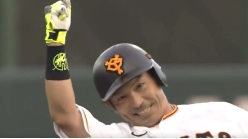 【熱男】巨人2軍戦でタイムリー2塁打　松田宣浩が熱男ポーズでファンわかす